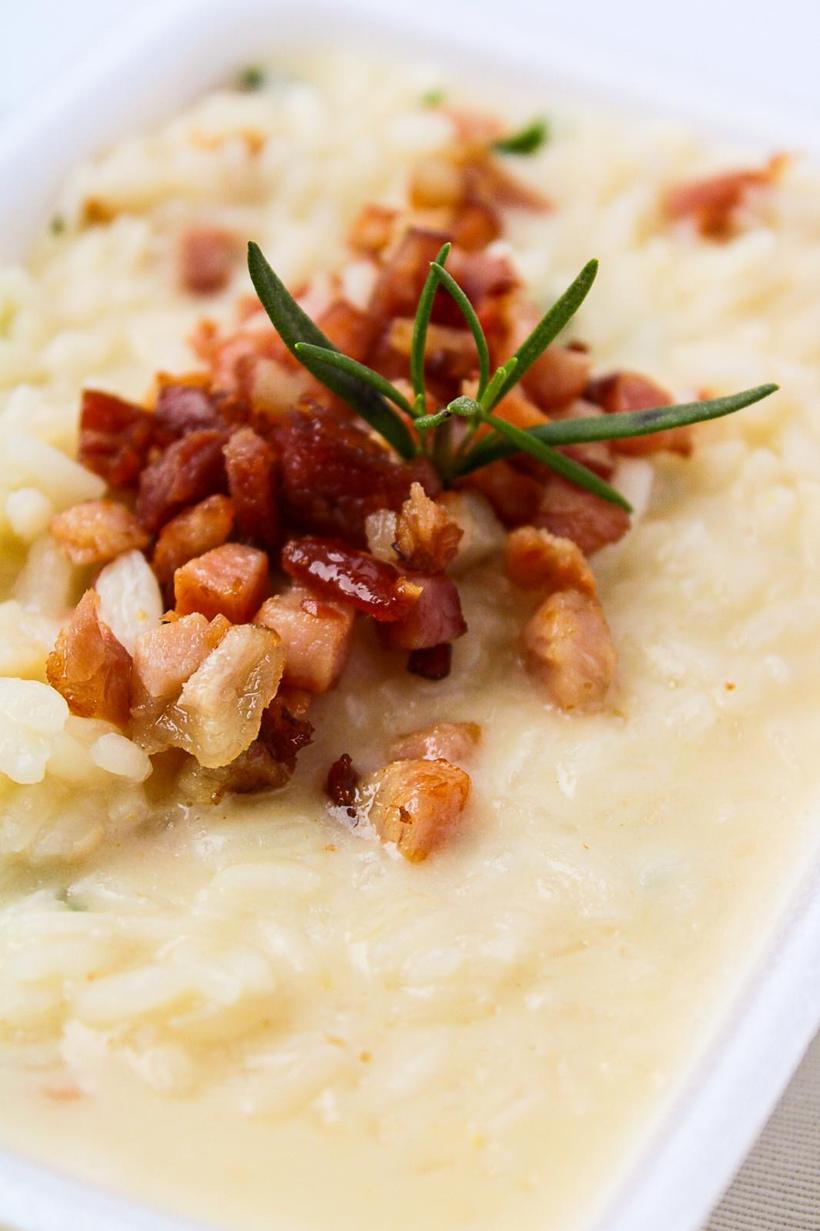 Risoto com bacon e alecrim